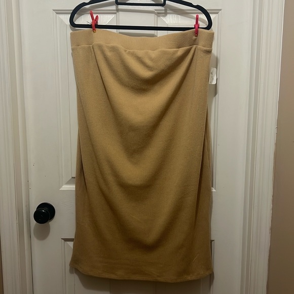 New! Isabel Maternity Ribbed Skirt - Picture 5 of 5